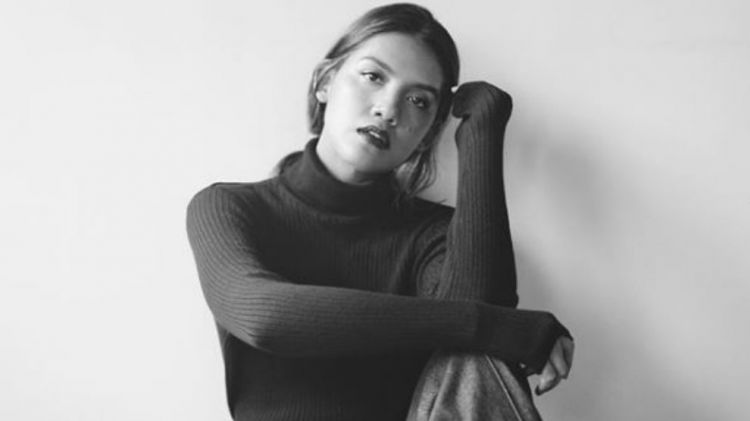 5 Inspirasi Outfit Simpel dan Kasual ala Monita Tahalea