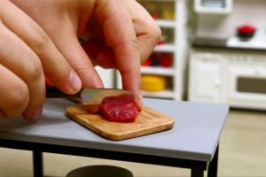 Masak di dapur mini dan hidangkan miniatur makanan enak, keren abis