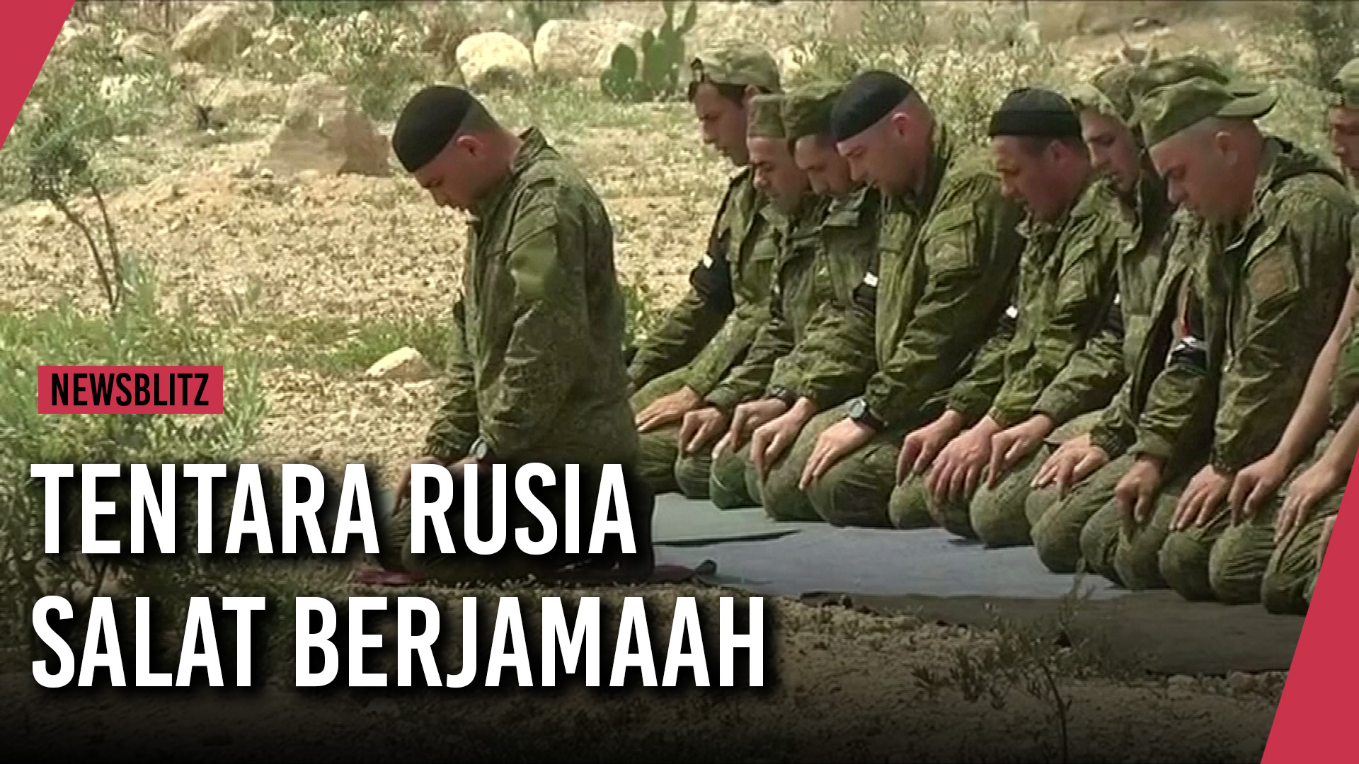 Tentara Rusia salat berjamaah di kota yang diduduki pemberontak Suriah