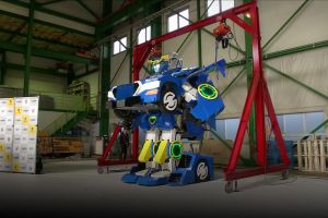 Robot transformer bikinan Jepang ini sempurna banget