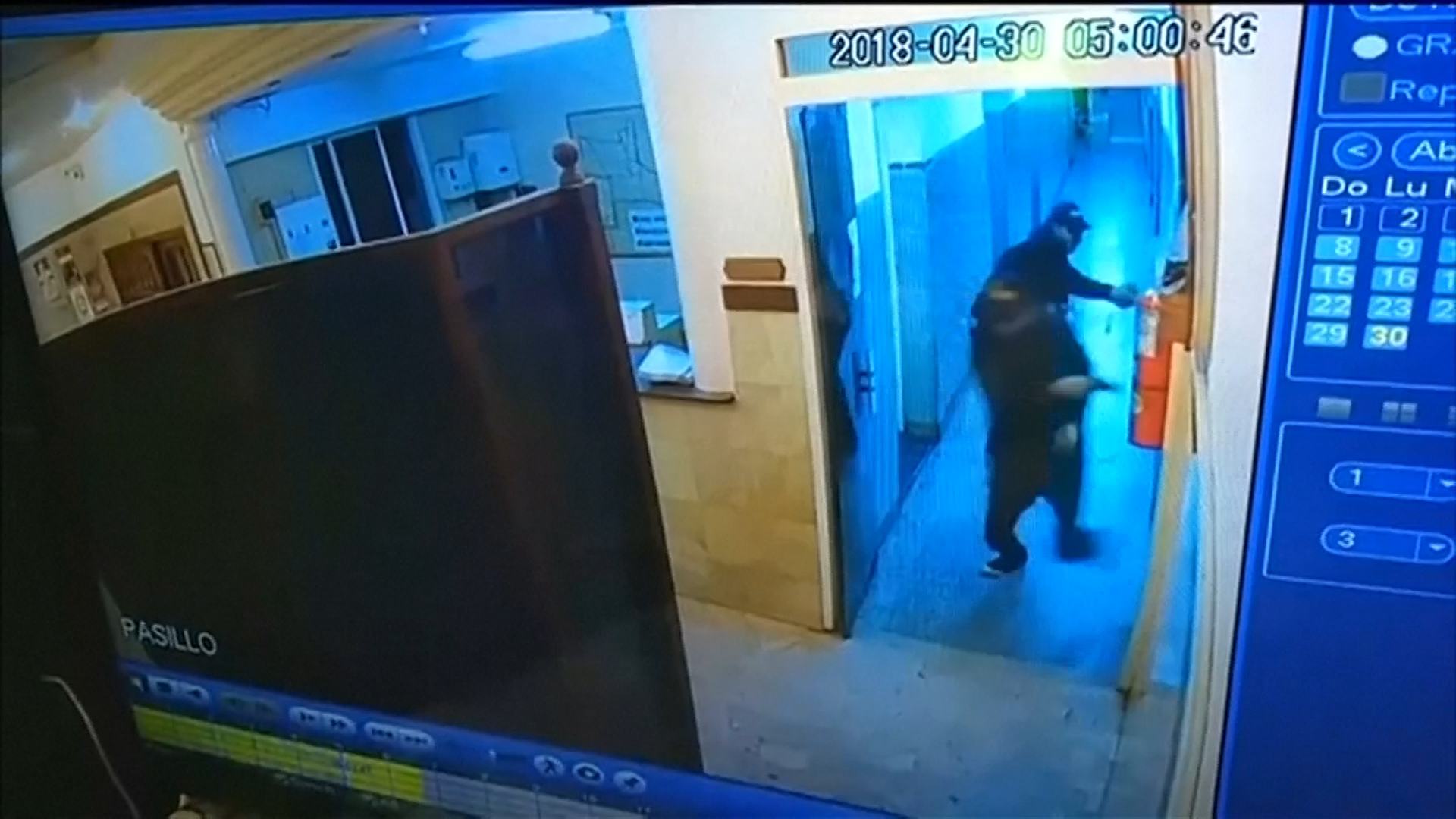 Penembakan membabi buta dua pria di kantor polisi terekam CCTV 