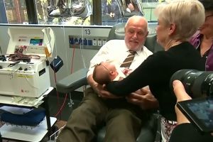 Rekor, pria ini donorkan darahnya sebanyak 1.173 kali