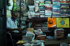 Zulkifli bersetia dengan buku di usia 89 tahun, inspiratif banget