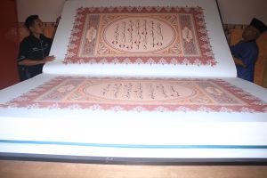 Mushaf Alquran terbesar di dunia buatan Indonesia, beratnya 4 kwintal 