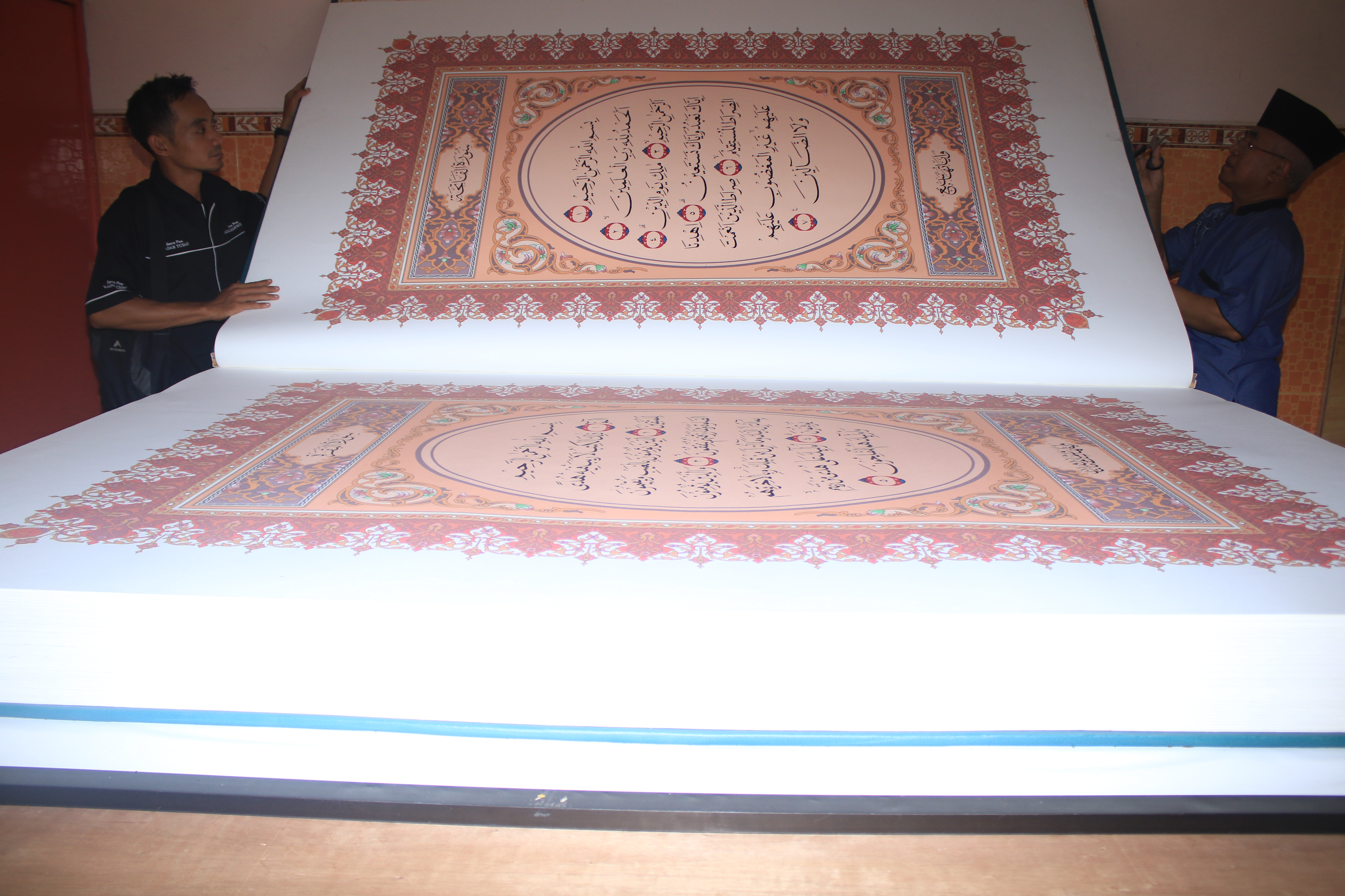 Mushaf Alquran terbesar di dunia buatan Indonesia, beratnya 4 kwintal 