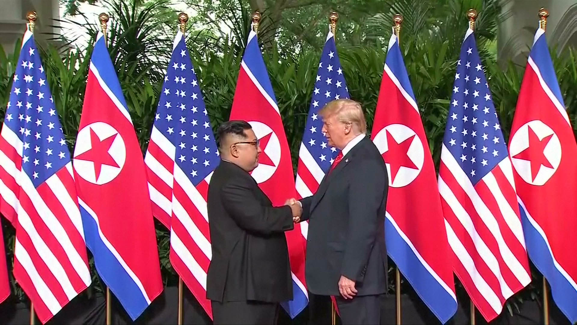 Sejarah baru, Kim Jong-Un dan Trump akhirnya bersalaman