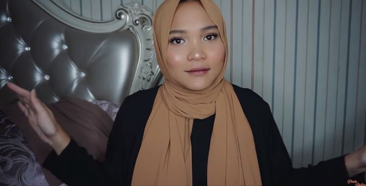 Tutorial Gaya Hijab Kekinian ala Dinda Shafay 