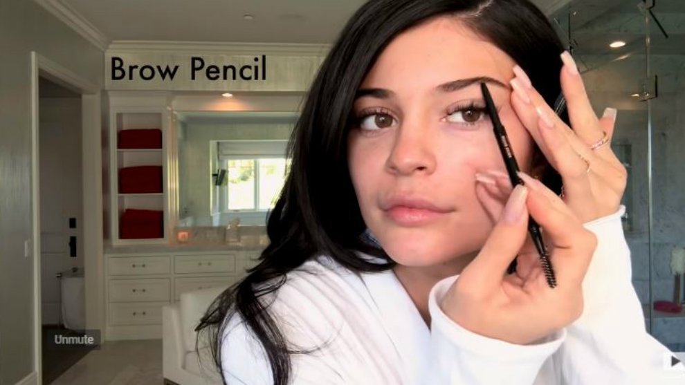 Kylie Jenner Berbagi Tips Makeup Mudah dan Cepat!