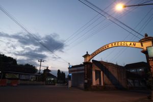 Warga kampung di Jogja ini tak berani memasang regol bagi rumahnya