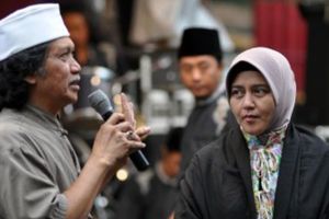 Begini kisah cinta Cak Nun dan Novia Kolopaking yang unik