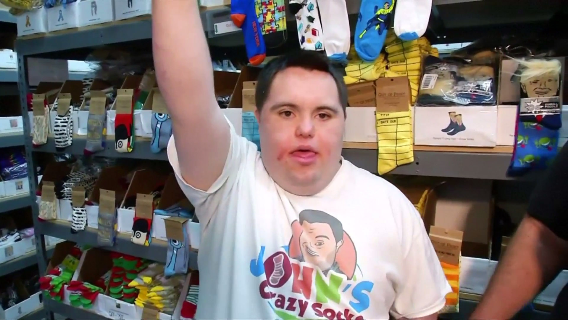 Pemuda down syndrom sukses bisnis kaus kaki