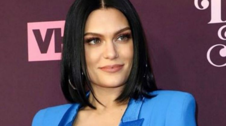 Channing Tatum temani Jessie J saat konser, pacaran?