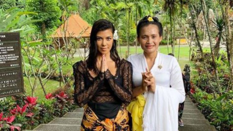 Seru banget! Diam-diam Kardashian Family liburan ke Bali