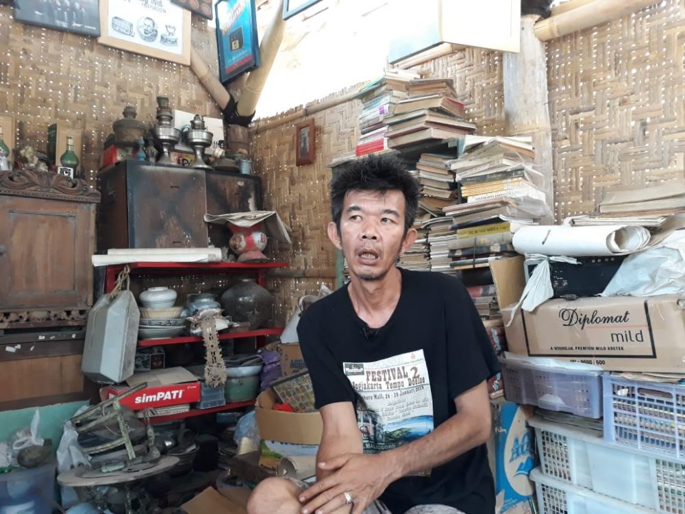 Toni Lubis, mantan napi yang jadi pemulung arsip sejarah