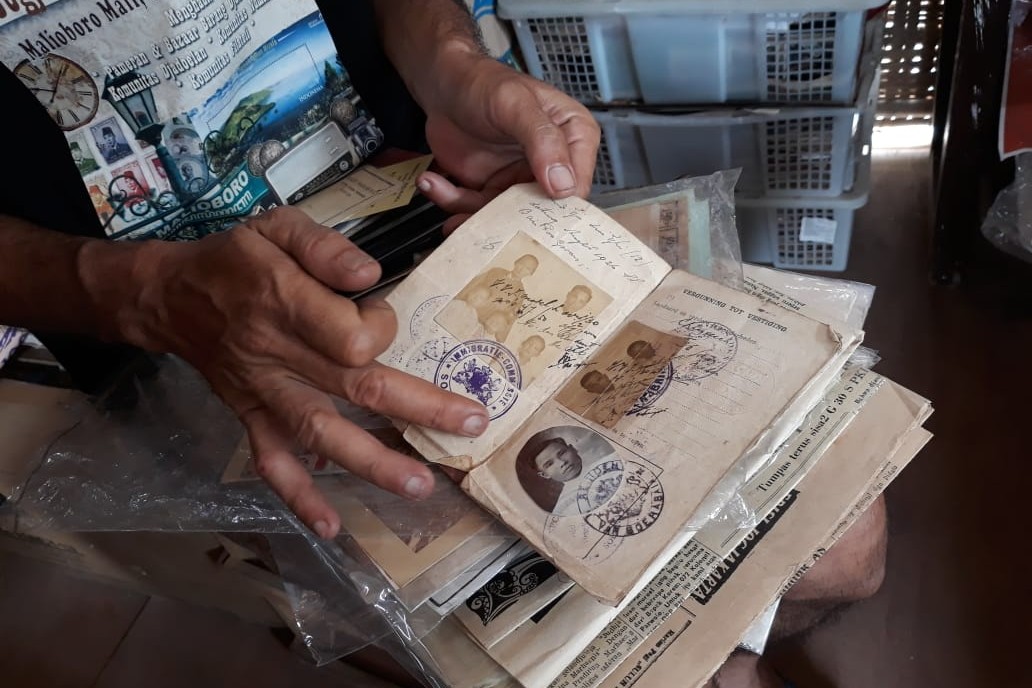 Toni Lubis, mantan napi yang jadi pemulung arsip sejarah