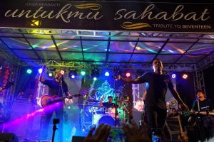 Tribute to Seventeen dari para musisi Jogja, ramai banget