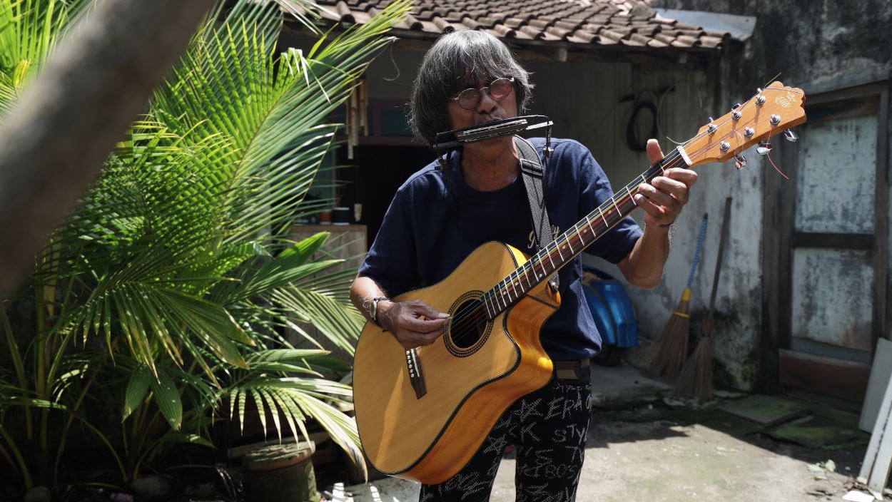 ‘Pieter’ Lennon, pengamen nyentrik ala The Beatles