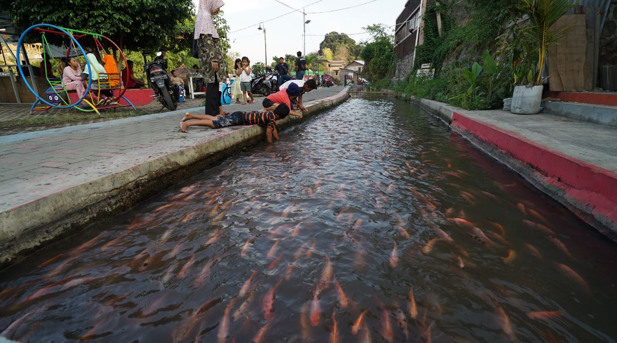 Bendung Lepen Mricanyouth aliran sungai kumuh berubah asri penuh ikan