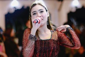 Perjalanan karier Nella Kharisma, dari sinden hingga pedangdut top