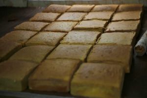 Toko Roti Ibu Basuki, jual marmer dan ubin enak yang bisa dimakan