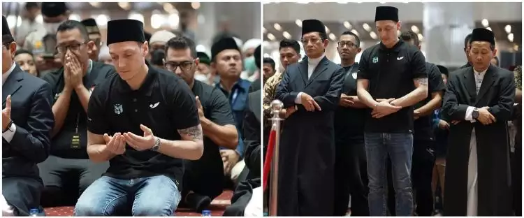11 Potret Mesut Ozil salat di Masjid Istiqlal, disambut riuh jamaah