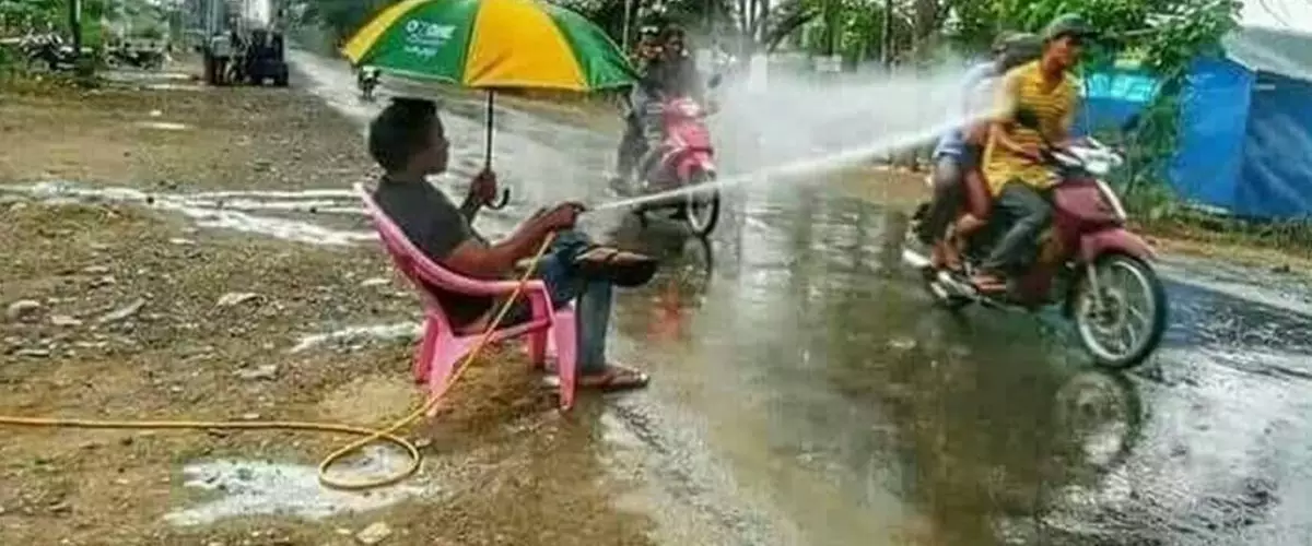 11 Kelakuan nyeleneh bapak-bapak ini bikin tepuk jidat lihatnya