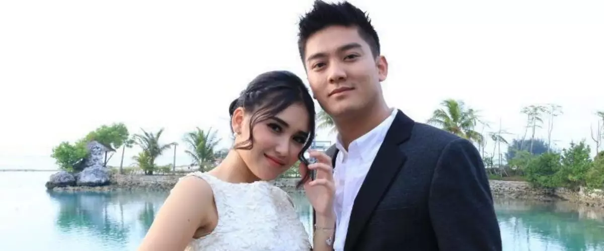 Momen Ayu Ting Ting kondangan bareng Boy William, komentar Ivan Gunawan malah bikin warganet baper