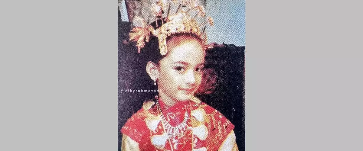 Gadis kecil pakai baju Betawi ini sudah jadi aktris top dan nikah dengan bule, intip 11 transformasiny