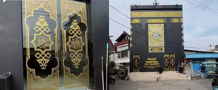 Viral masjid tengah gang kampung berbentuk kabah, penampakan dalamnya bernuansa emas