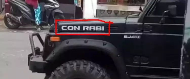 11 Tulisan nyeleneh di mobil ini bikin pengendara gagal fokus, Rubicon jadi 'con rabi'