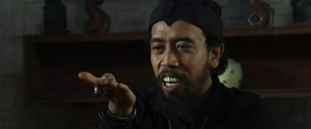 Dukun di Para Pencari Tuhan ini ternyata musisi top, intip 11 potretnya