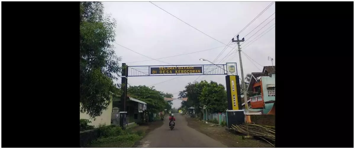 Nyeleneh abis, 13 potret kocak gapura ini penampakannya bikin geleng kepala