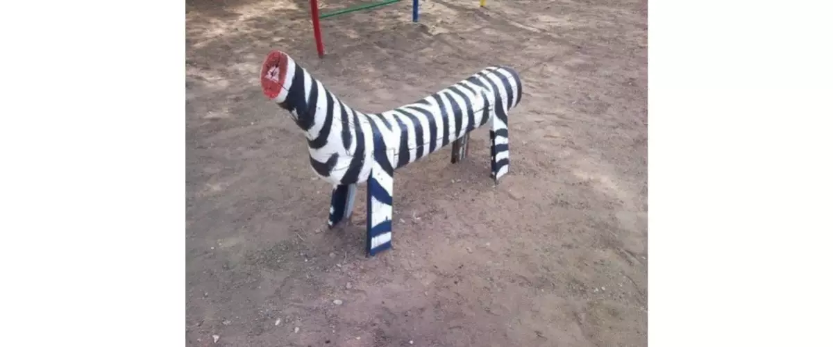 11 Potret kocak wahana permainan ini bikin bingung pengunjung, cara mainnya gimana dah?