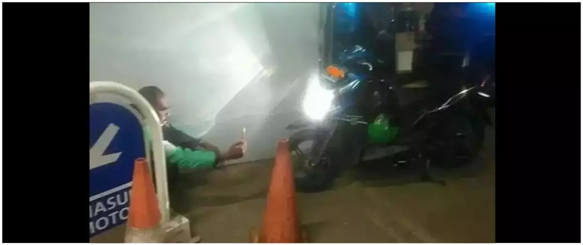 11 Potret kocak driver ojek online saat selfie ini bikin senyum tipis, hiburan di kala lelah