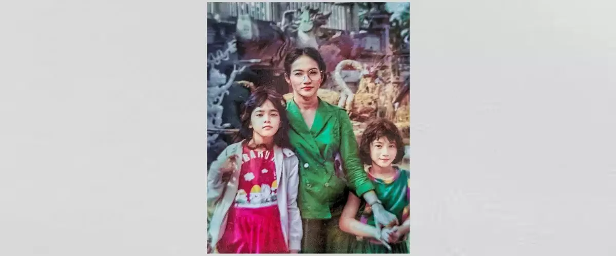 Pesona masa muda ibu musisi ini dipuji mirip Ratu Felisha, intip 11 potret terbarunya modis di usia 83