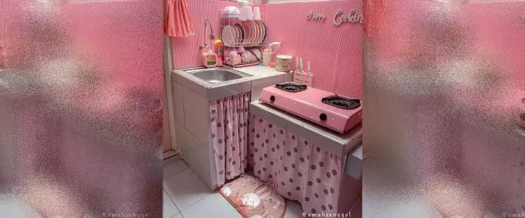 9 Potret dapur mungil pink ini visualnya estetik dan nggak semrawut, bikin makin betah masak