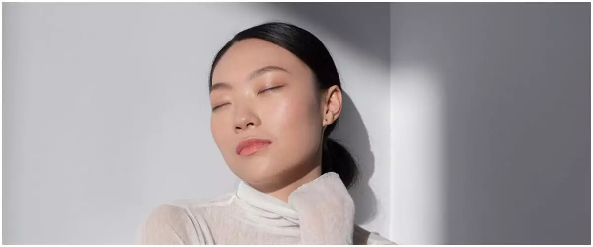 Cara alami atasi kerutan ini ampuh bikin kulit kencang bak dibotox, cukup andalkan 1 bahan dapur