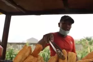 Cakwe Pak Ahmad, Adonan 10 Kg Habis Tiga Jam