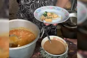  Ibu ini jual bubur sepiring Rp 1.000, lebih murah dari uang parkir