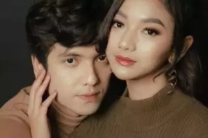 Momen lamaran Glenca Chysara dan Rendi Jhon 