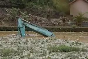 Cerita misteri mesin ekskavator tenggelam tak bisa diangkut di Kebun B