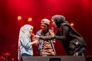 Momen Tantri Kotak ajak pengamen cilik manggung suaranya bikin merindi