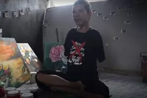 KISAH SALIM HARAMA MELUKIS MENGGUNAKAN KAKI