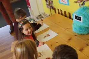 Kisah 5 Robot sahabat anak autis