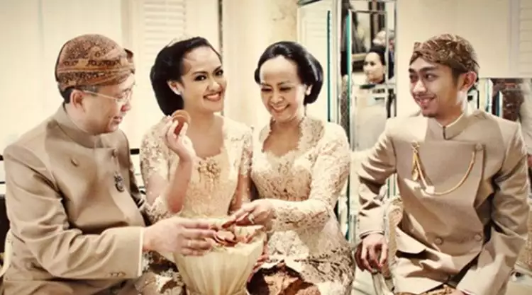 4 Tradisi pernikahan unik Indonesia, kawin colong sampai kawin culik