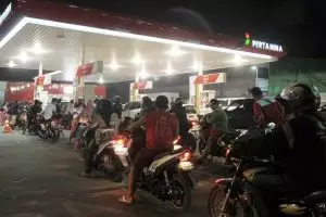 Ternyata isi bensin paling bagus itu tengah malam lho!