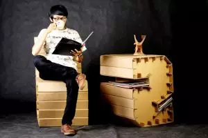 Di tangan 4 anak muda ini kardus jadi furnitur berkelas dunia