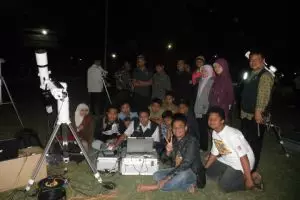 Tak punya biaya, Mutoha ciptakan teleskop sendiri dari lensa fotokopi