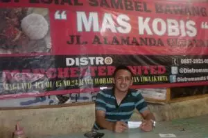 Di warung ini kamu bebas pesan sambal, rekor 200 cabai!