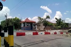 Cerita penjaga palang pintu KA, serba salah lihat orang bunuh diri